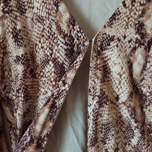 First Issue Liz Claiborne snake print cardigan sweater 3/4 sleeve Sz small - Picture 2 of 8